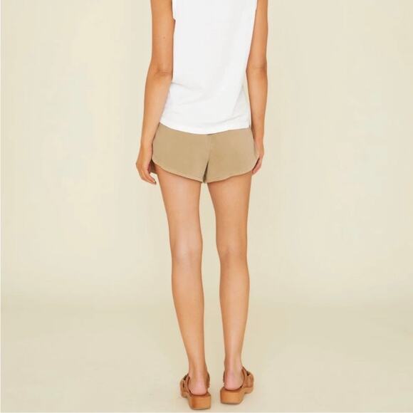 XiRena Wesley Short Dark Sand Khaki M - Picture 3 of 13